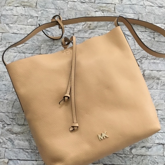 MICHAEL KORS PURSE - Picture 1 of 4